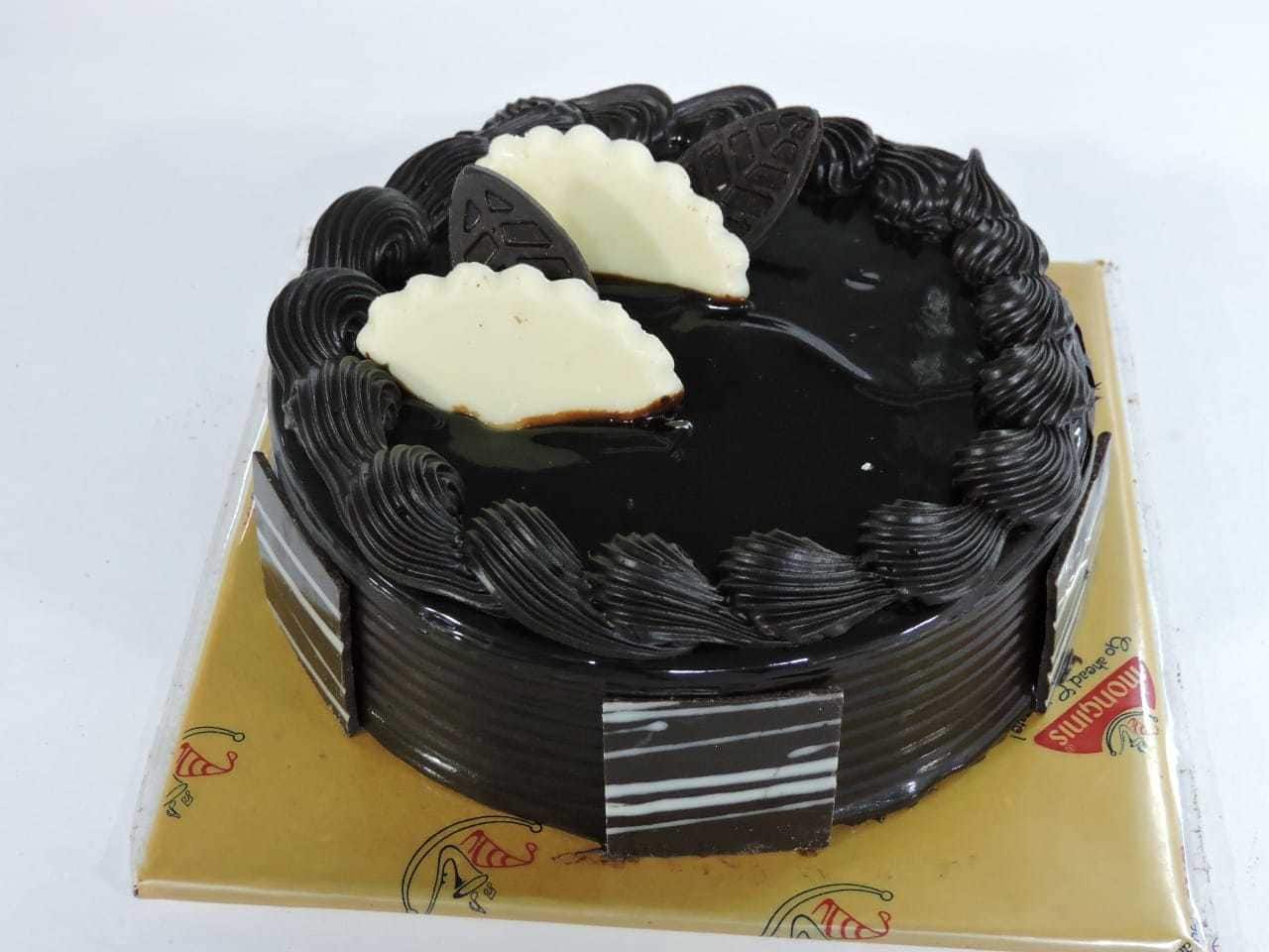 Monginis Cake Shop, Chhattisgarh on Twitter | Cake shop design, Cake shop,  Cake