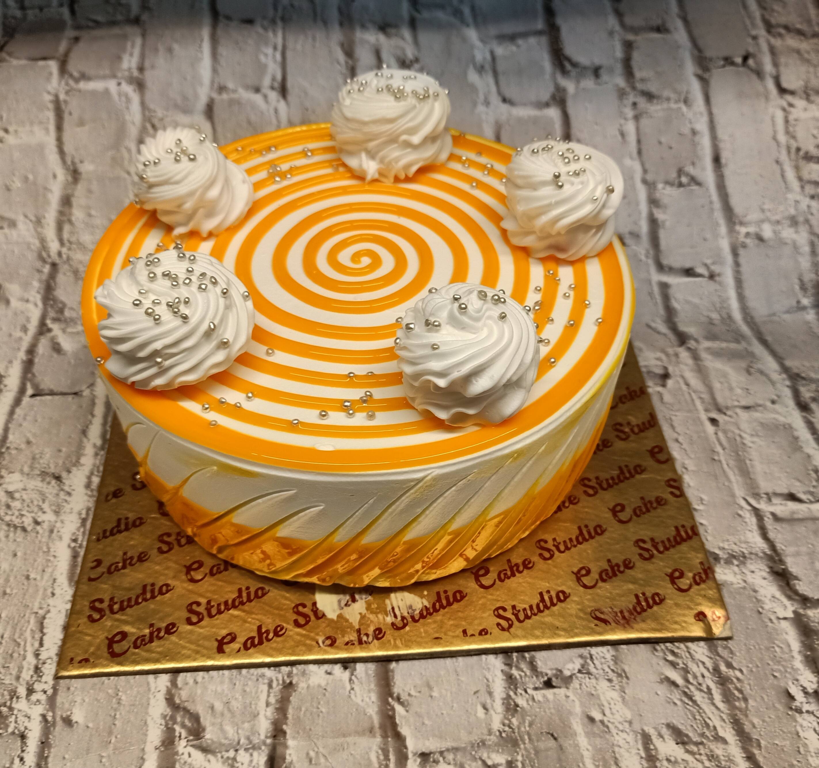 Aggregate 132+ meringue cake studio super hot kidsdream.edu.vn