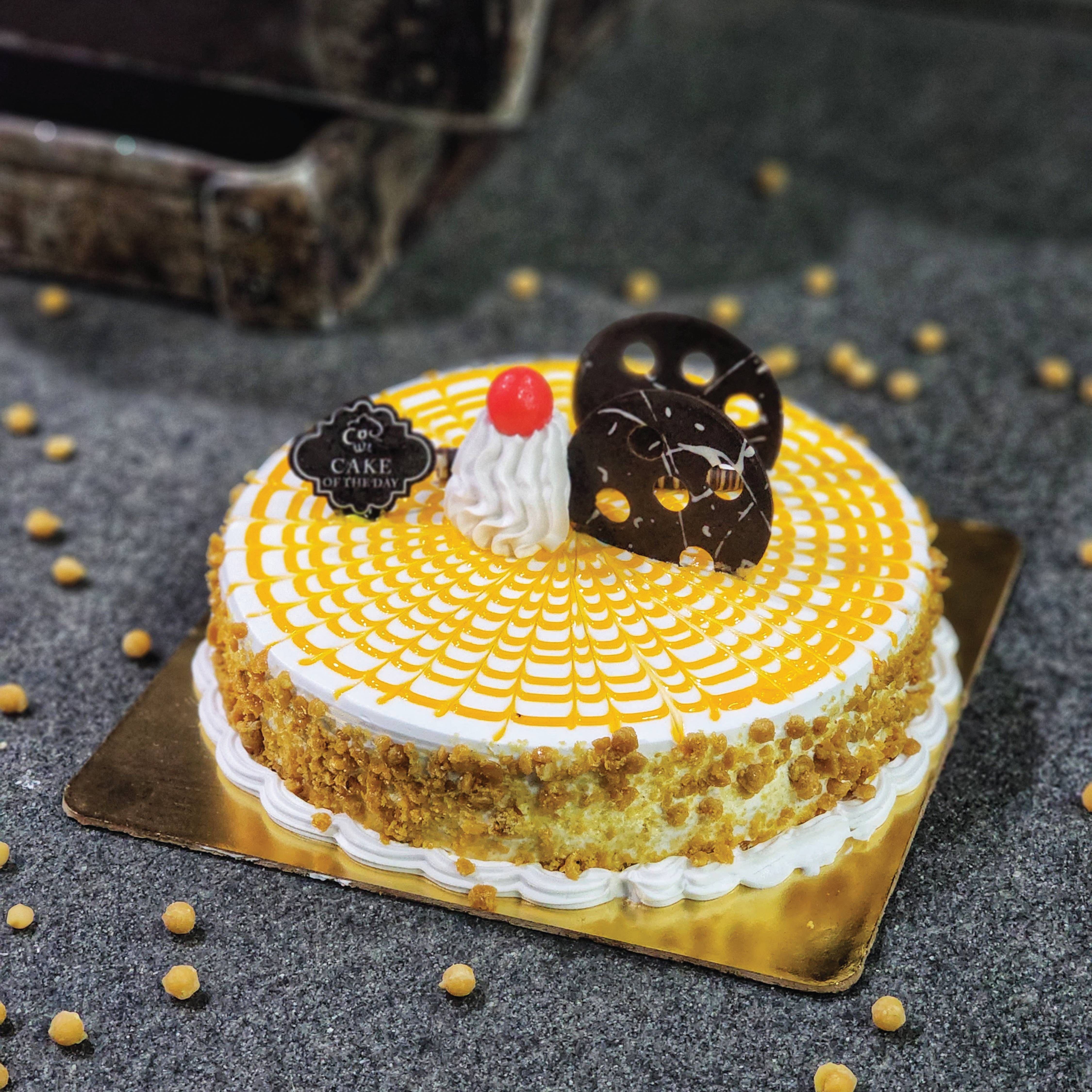 Buy The Baker's Dozen Vanilla Almond Cake Online at Best Prices in India -  JioMart.