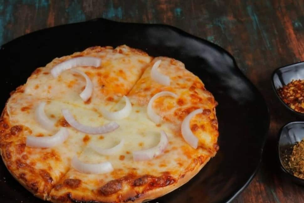 Classic Onion Pizza