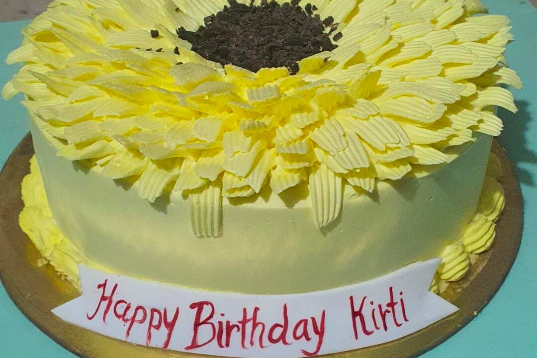 Details 118+ happy birthday kirti cake best kidsdream.edu.vn