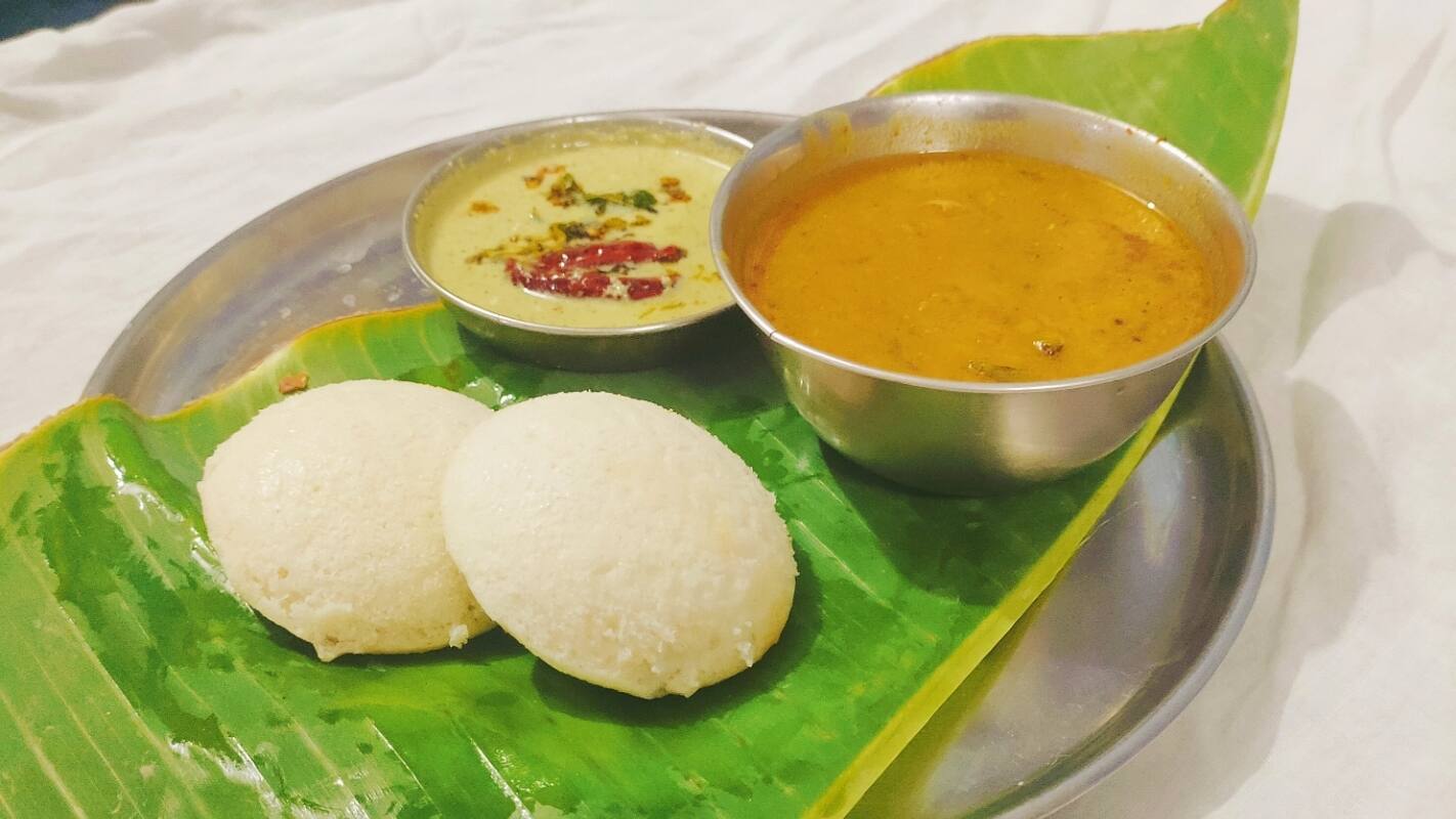 Idli Sambar [2 Pieces]