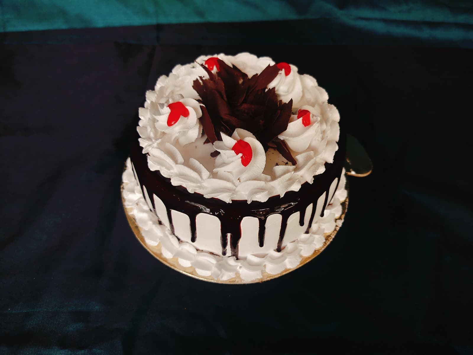 Rich Black Forest Cake [3.5 Kg]