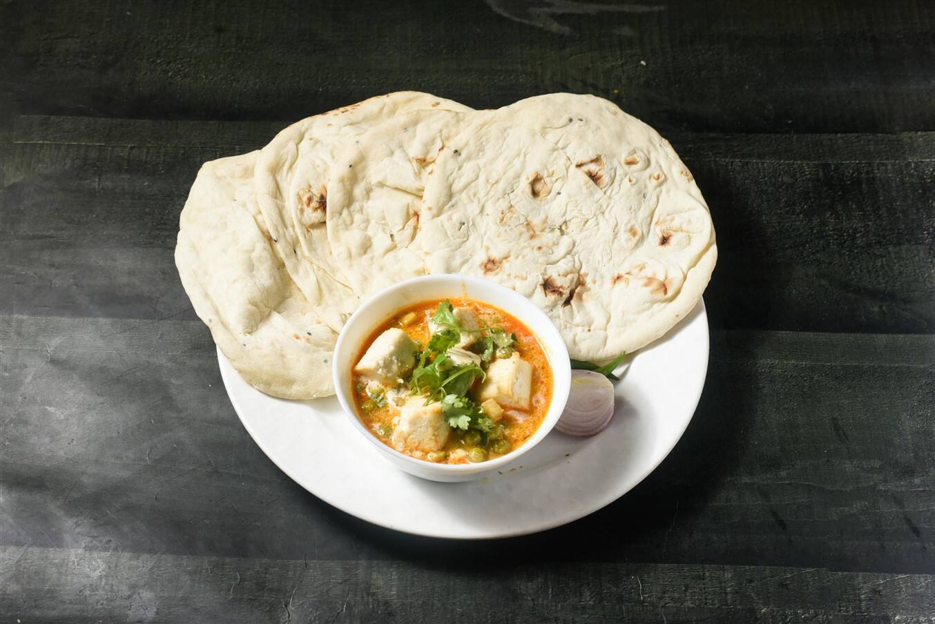 Matar Paneer With 4 Tandoori Roti Combo