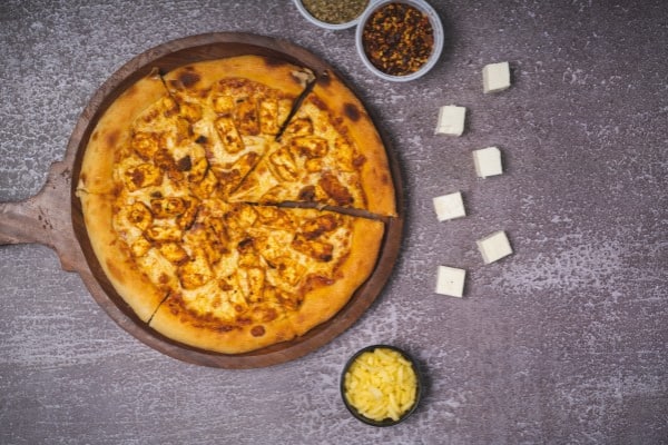 Achari Paneer Tikka Pizza (Serves 2)