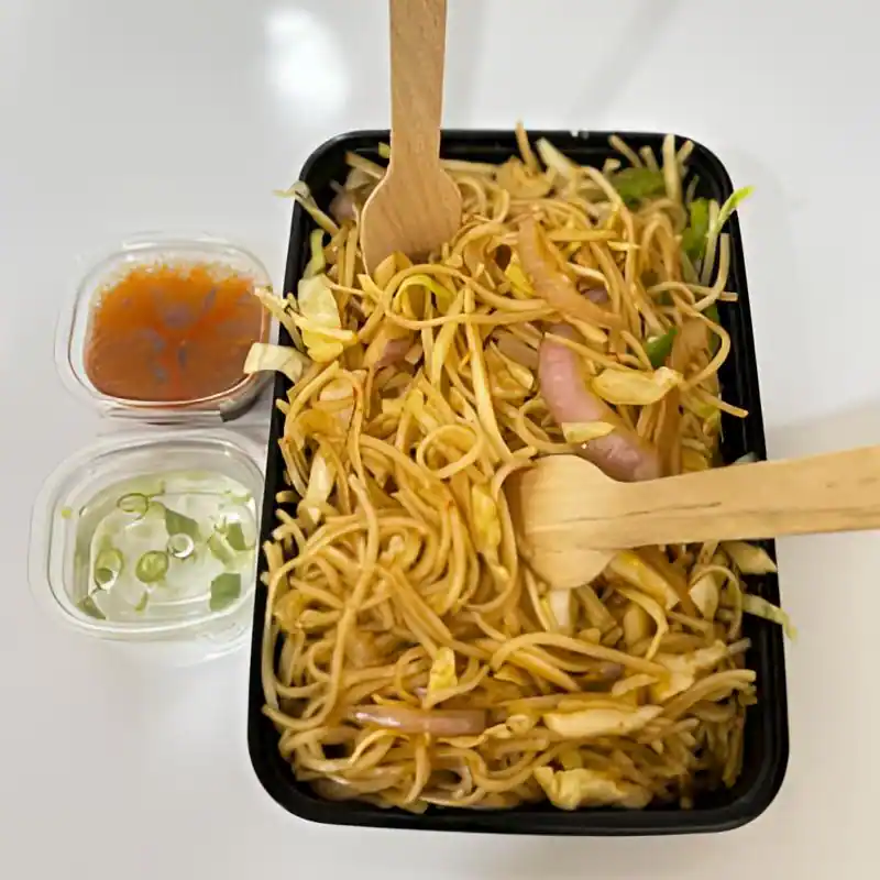 Veg Chilli Garlic Noodle (500 Ml)