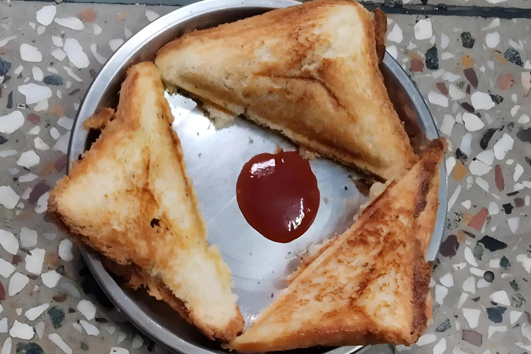 Bread Aloo Tost [3 Triangle Pieces]