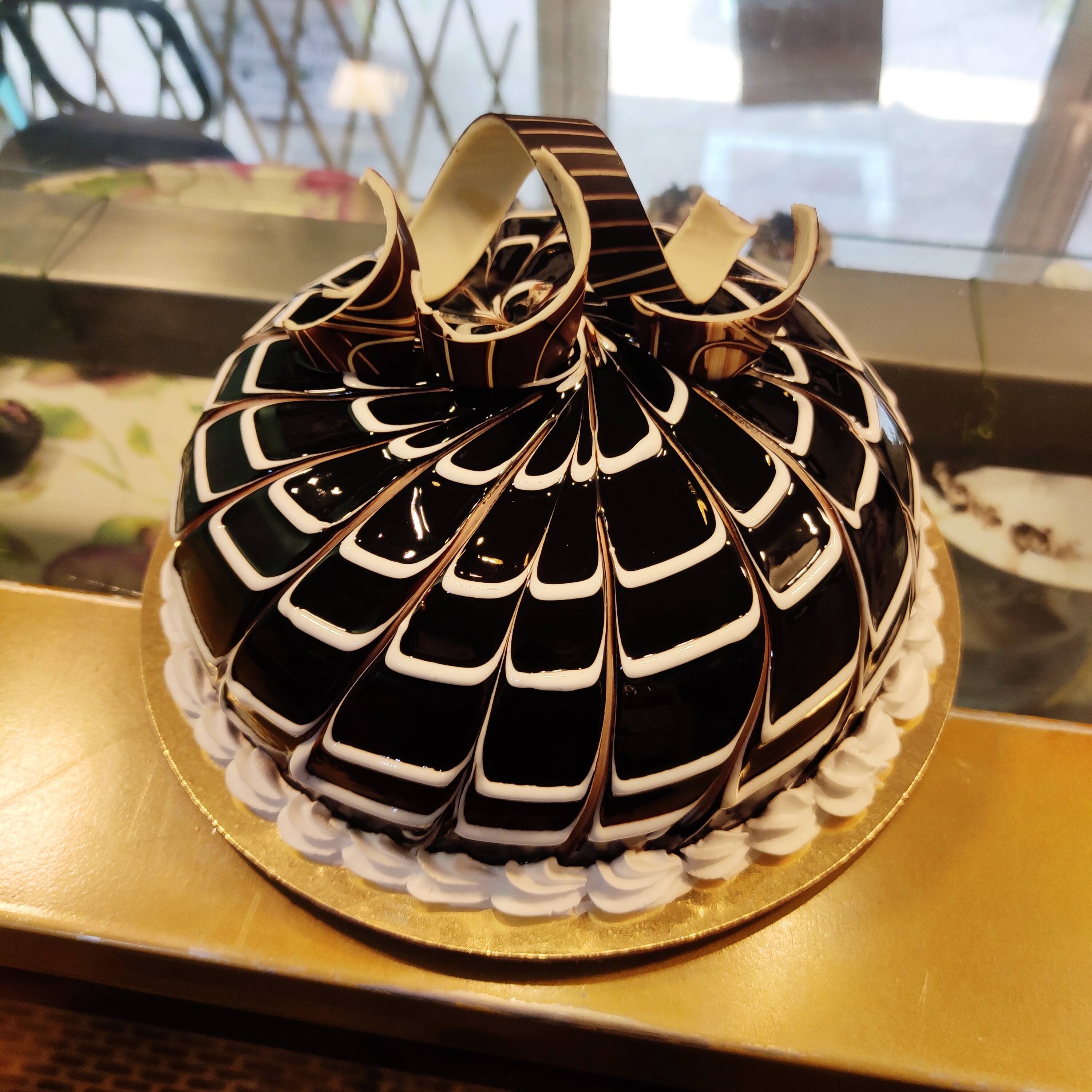 Feathers Cake | Maya Delices | Bahrain