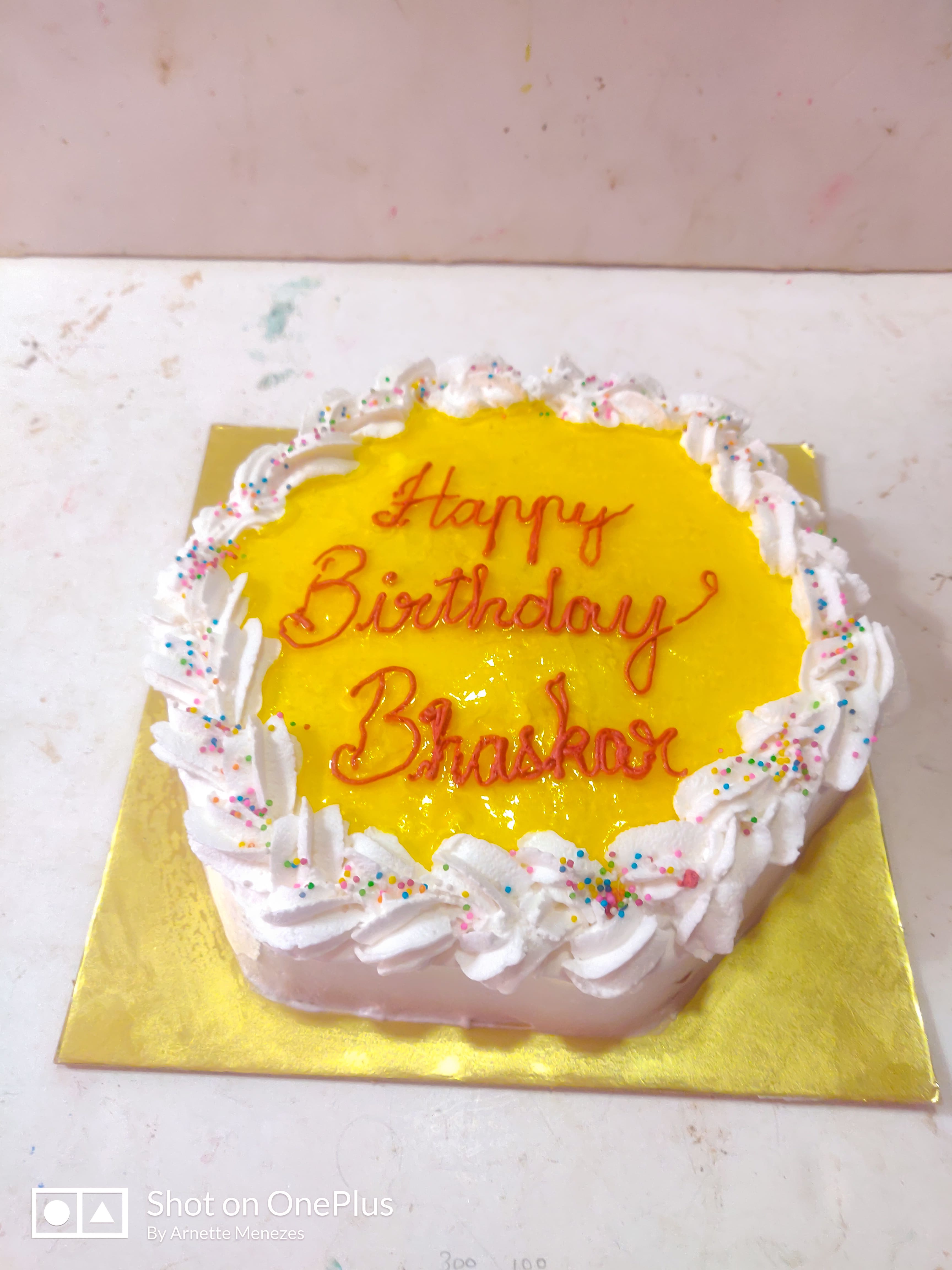 Nagpur's famous bakery wrote Contain Egg on the cake itself, now people are  reacting funny mistake of Nagpur's bakery: the person asked- | नागपुर की  बेकरी की मजेदार गलती: शख्स ने पूछा-