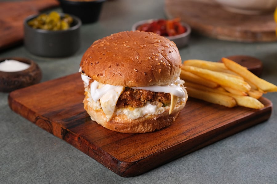 Chicken Bomb (Must Have) Burger