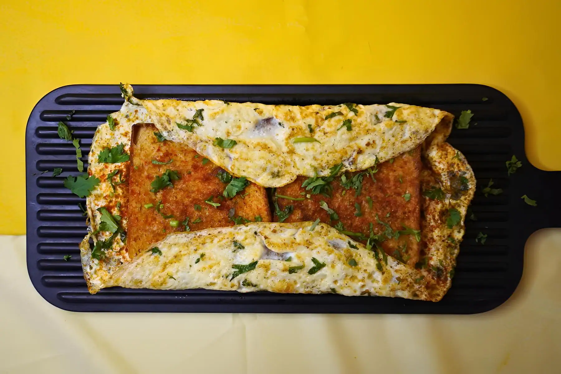 White Karishmayi Egg Rocket