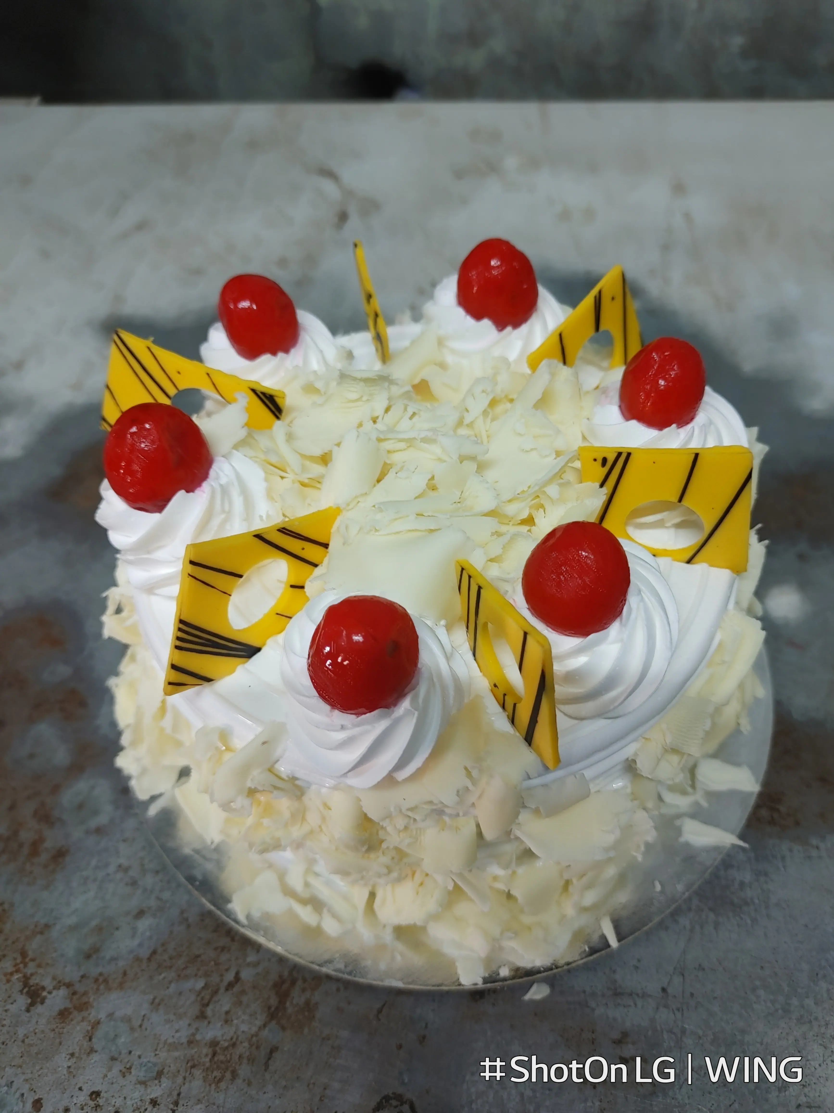 White Forest Cake [1 Kg]