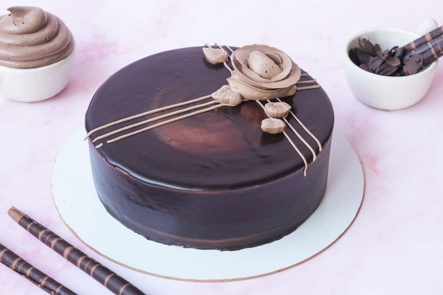 Dark Chocolate Cake with Raspberry Buttercream - moco-choco