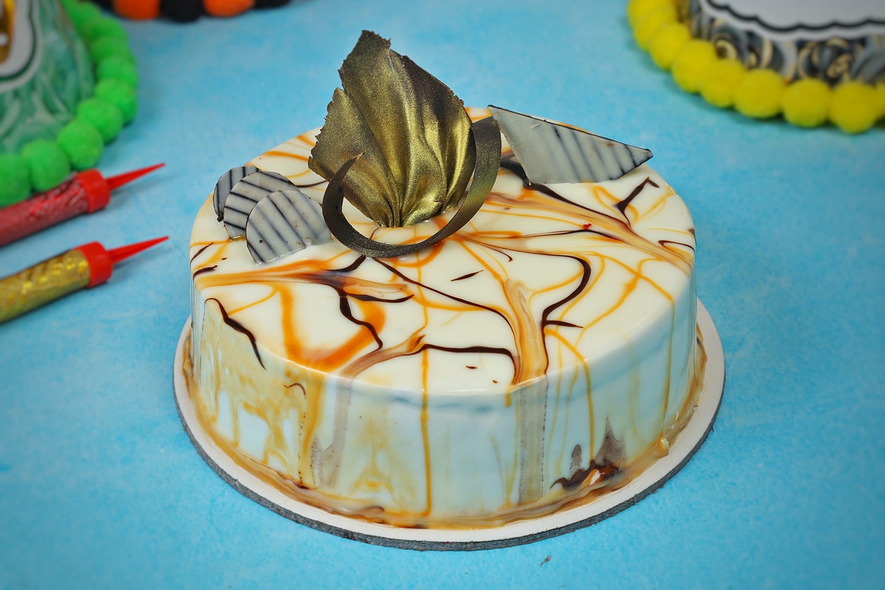 Vancho Cake 1/2 Kg; Crust Color Symmetry Form 2 Flavors Vanilla Chocolate -  Arad Branding