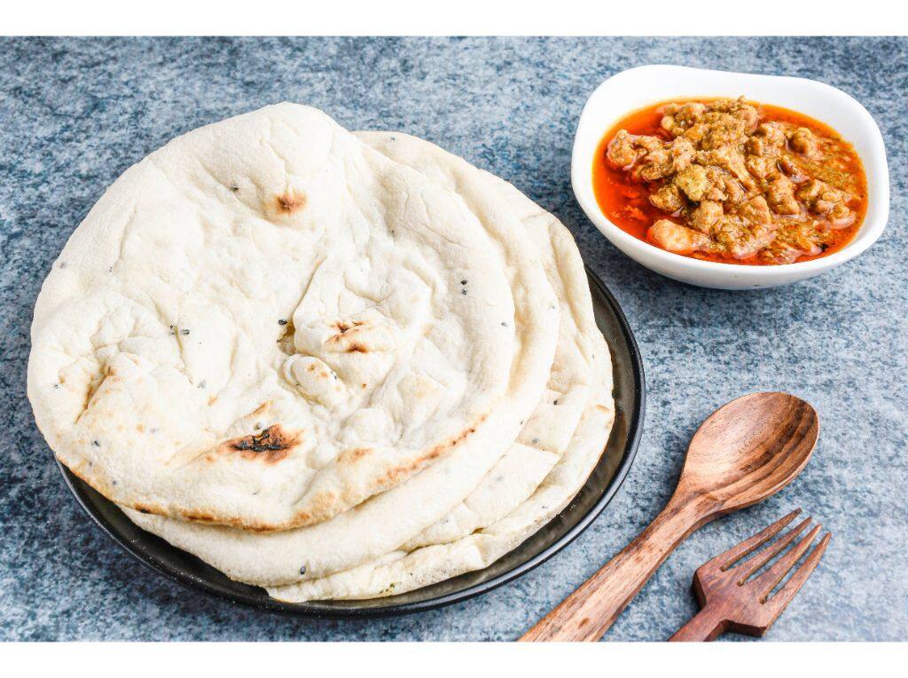 Chicken Keema Curry With Tandoori Roti [4 Pieces]