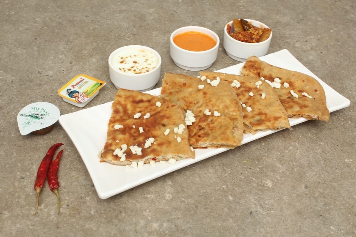 Chicken Garlic Cheese Parantha With Achaar Chiplet, Amul Butter & Chutney