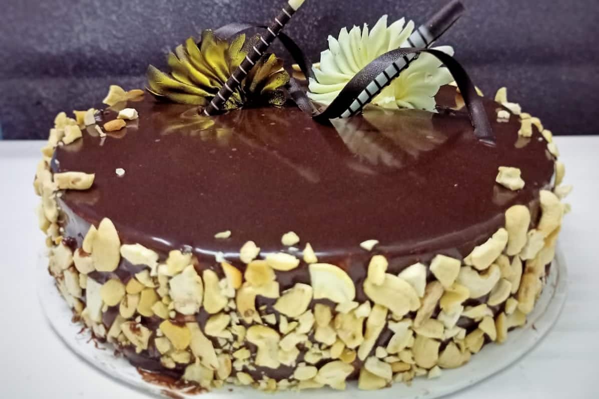 Vancho Chocolate Pastry 1pc Online at Best Price | Individual Cakes | Lulu  Qatar