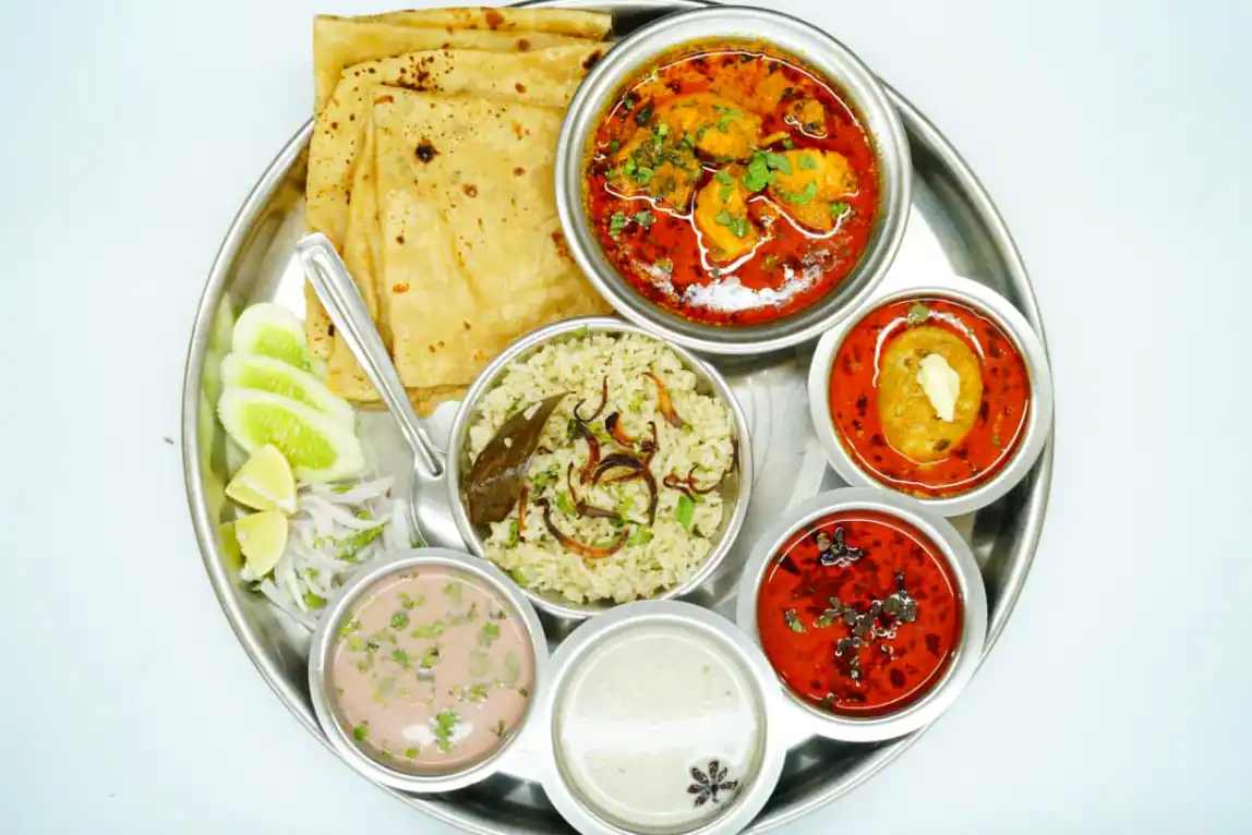 Chicken Gravy Kolhapuri Masala Thali