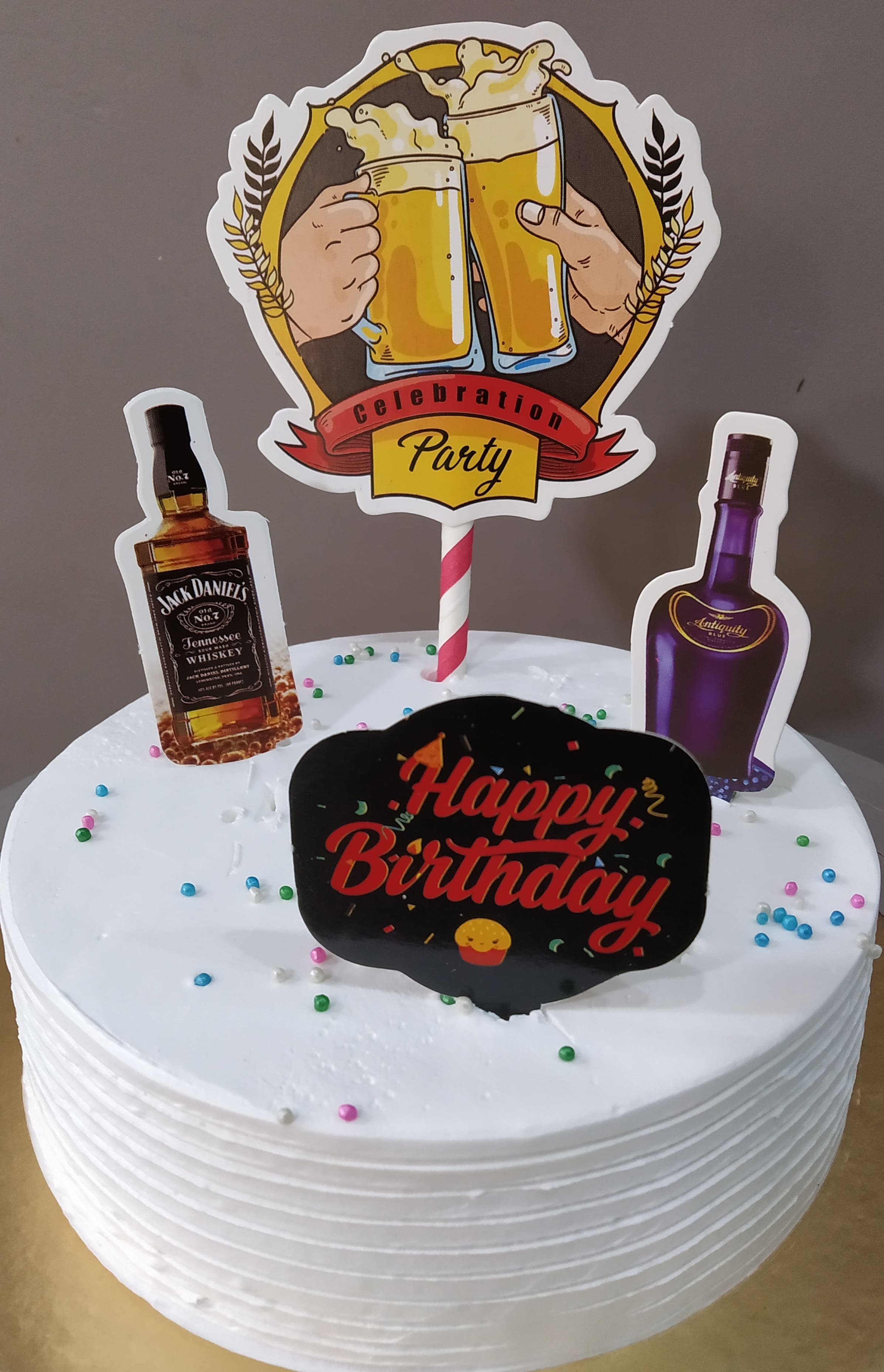 Cake search: alcohol bottle - CakesDecor