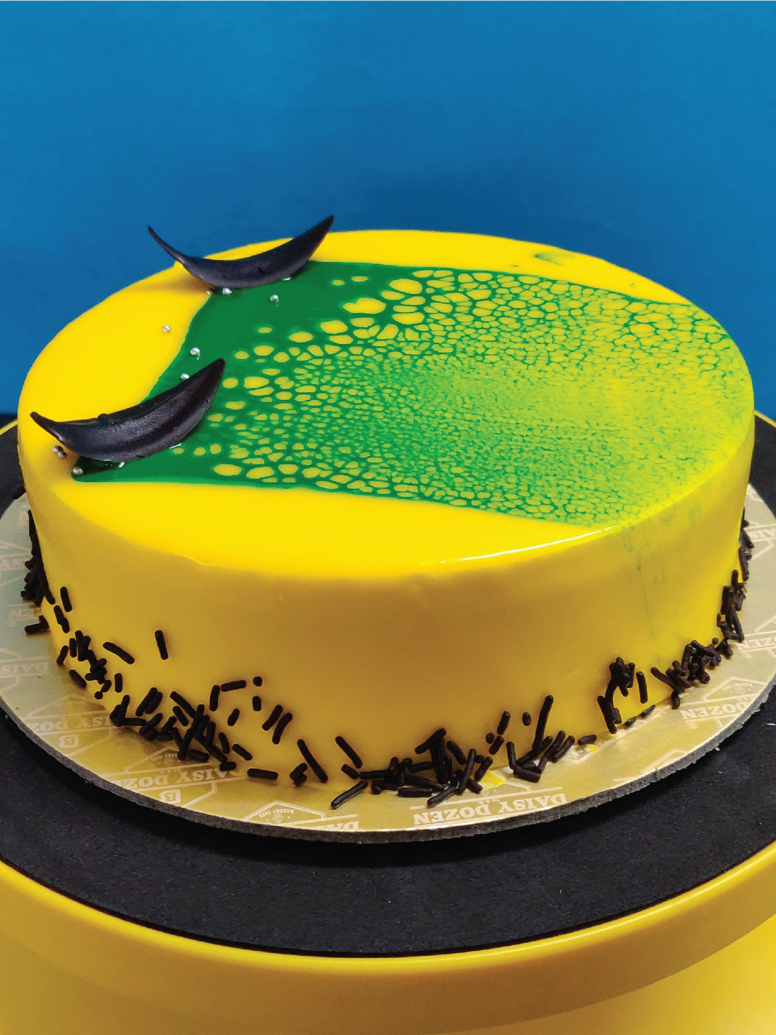 Faridabad Special: Online Mango Shape Fondant Cake Online Delivery in  Faridabad