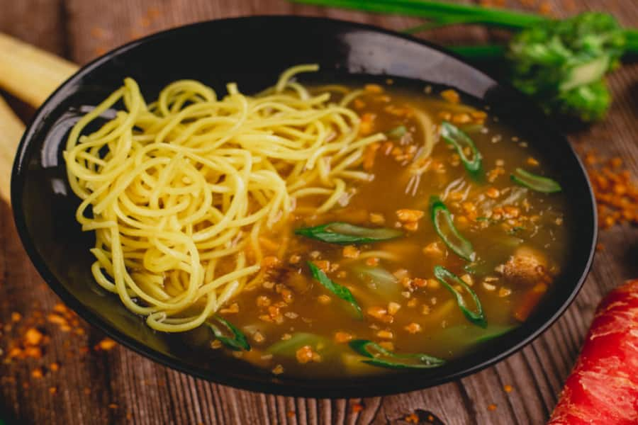 [Veg] Noodle Soup With Burnt Garlic