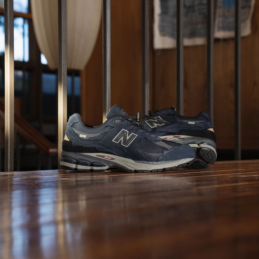 New Balance Men's 2002R
