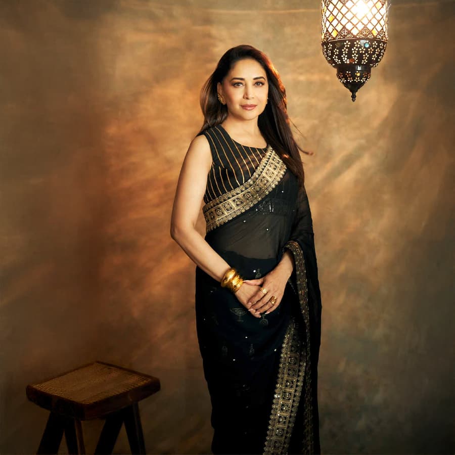 Black Potters Touch Crushed Saree