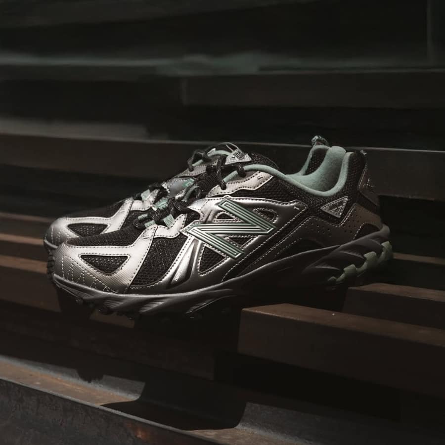 New Balance 610V1 - Black Metallic