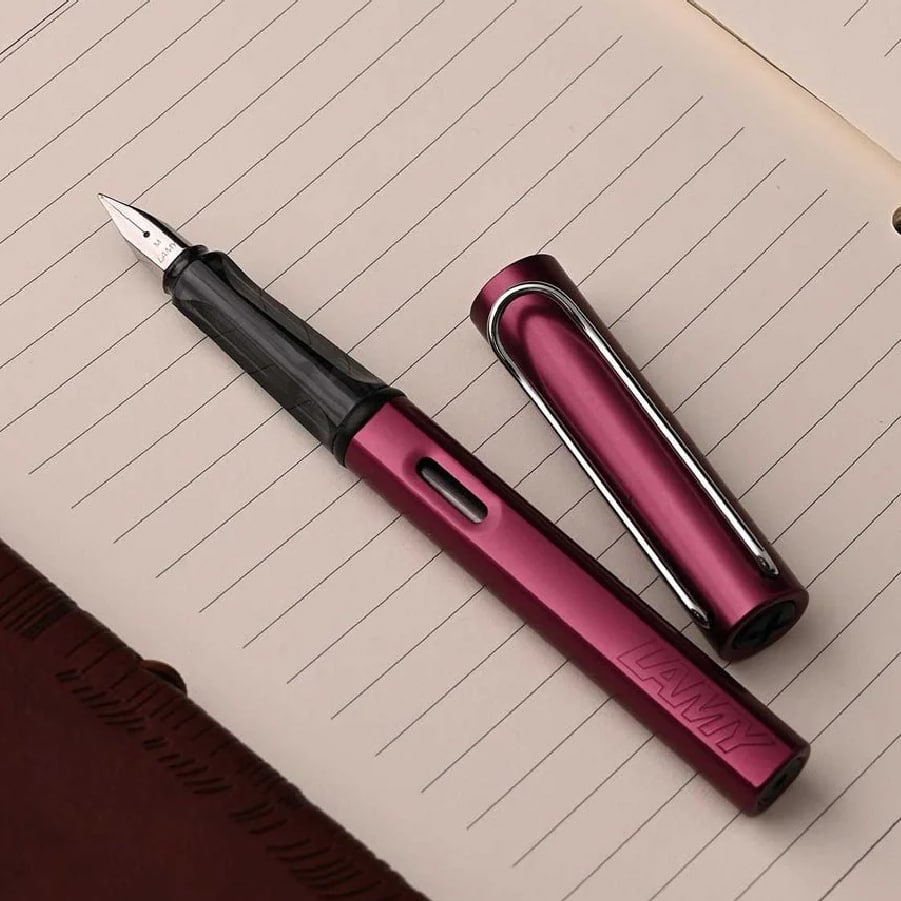 Safari 0E3 Scarlet Medium Nib Fountain Pen