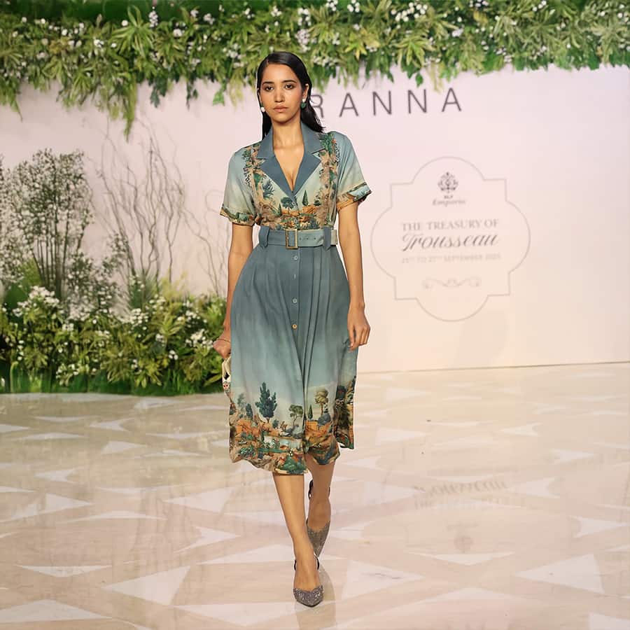 Porto Knotch Collar Midi Dress