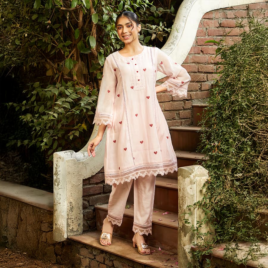 Powder pink embroidered Chanderi kurta with pants – set of 2