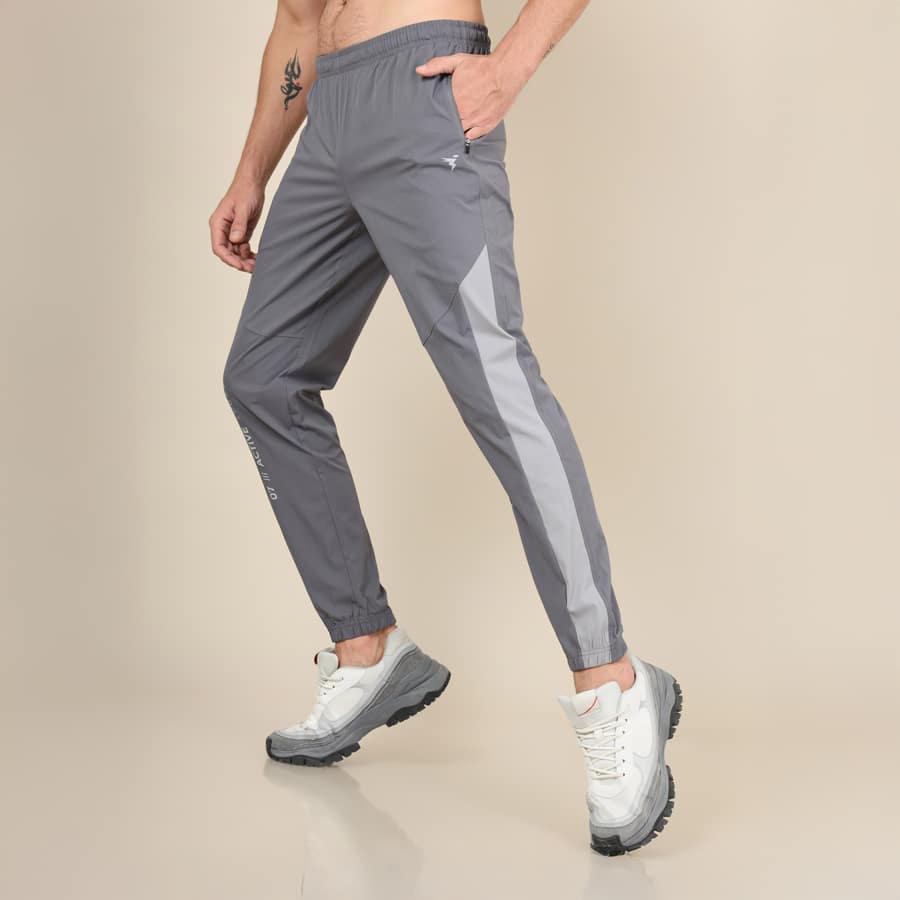 Men Solid Slim Fit Sports Joggers with TECHNOLITE