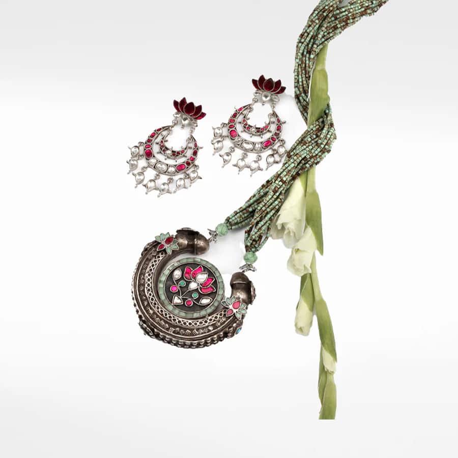 Sangeeta Boochra Silver Nec_
