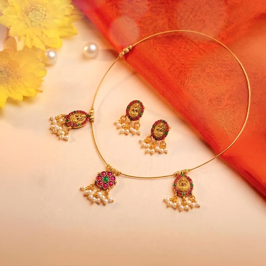 Peora Ruby Green Bloom Necklace Set - Gold