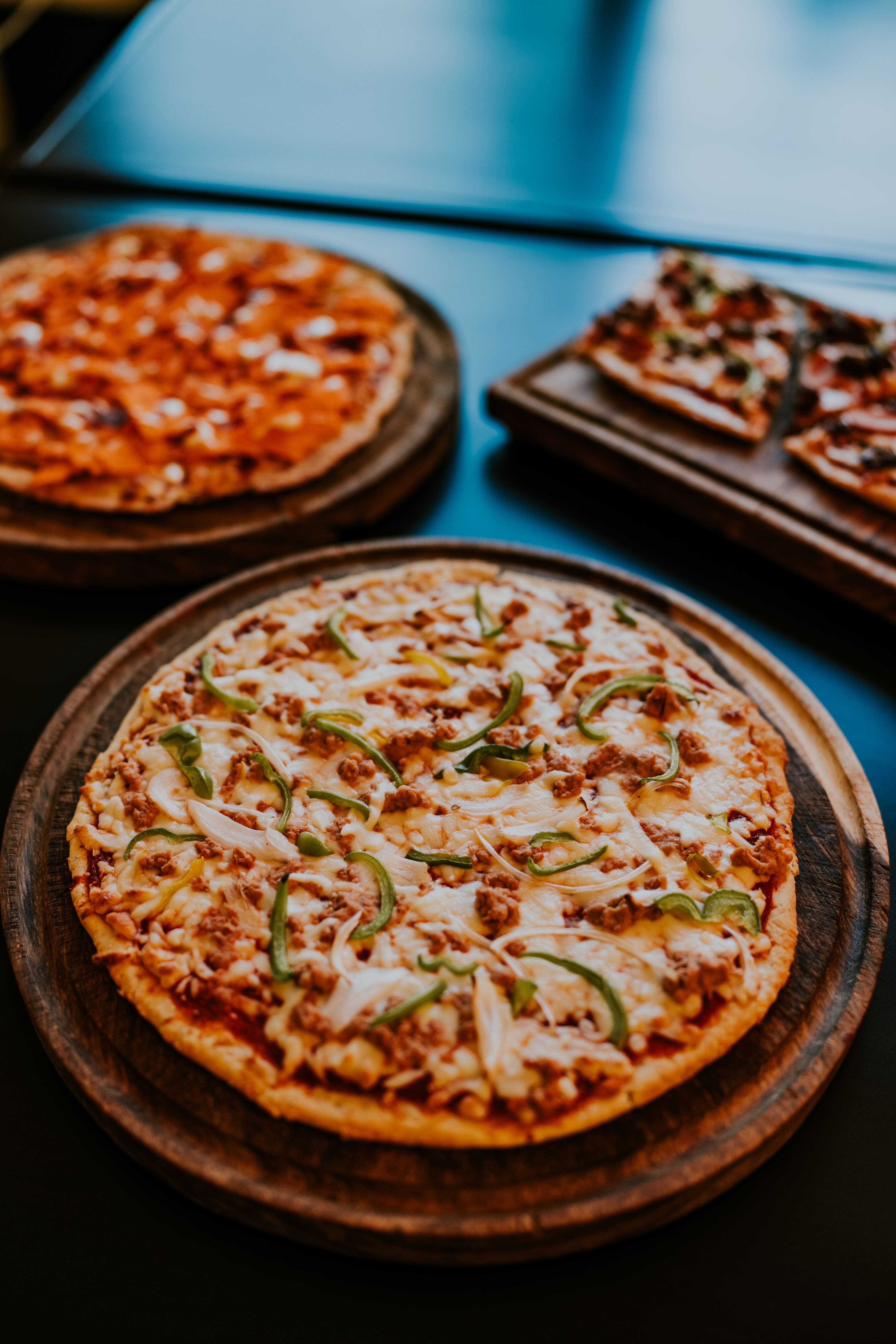 pizza, best pizza, pizza slice, pepperoni pizza, wood fired pizza, artisanal pizza, deep dish pizza, new york style pizza, pizza deals - Pizza Spots In Hyderabad That Will Make Your Lunch Cheesy - img1