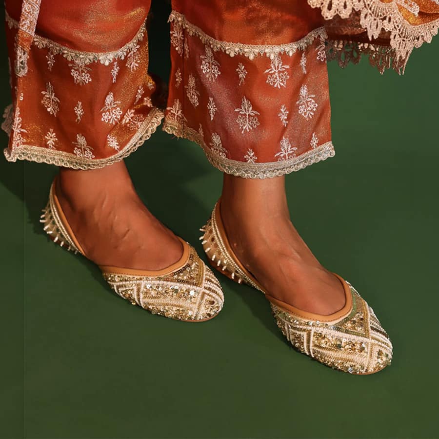 Zeenat Gold Vegan Jutti