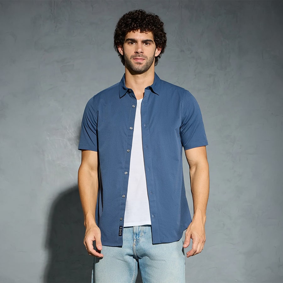 Men Solid Slim Fit Spread Collar Shirt