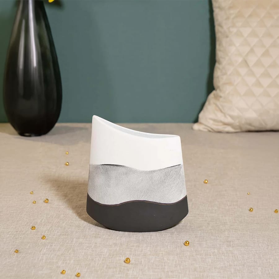 Black-Desert-Vase-Ceramic