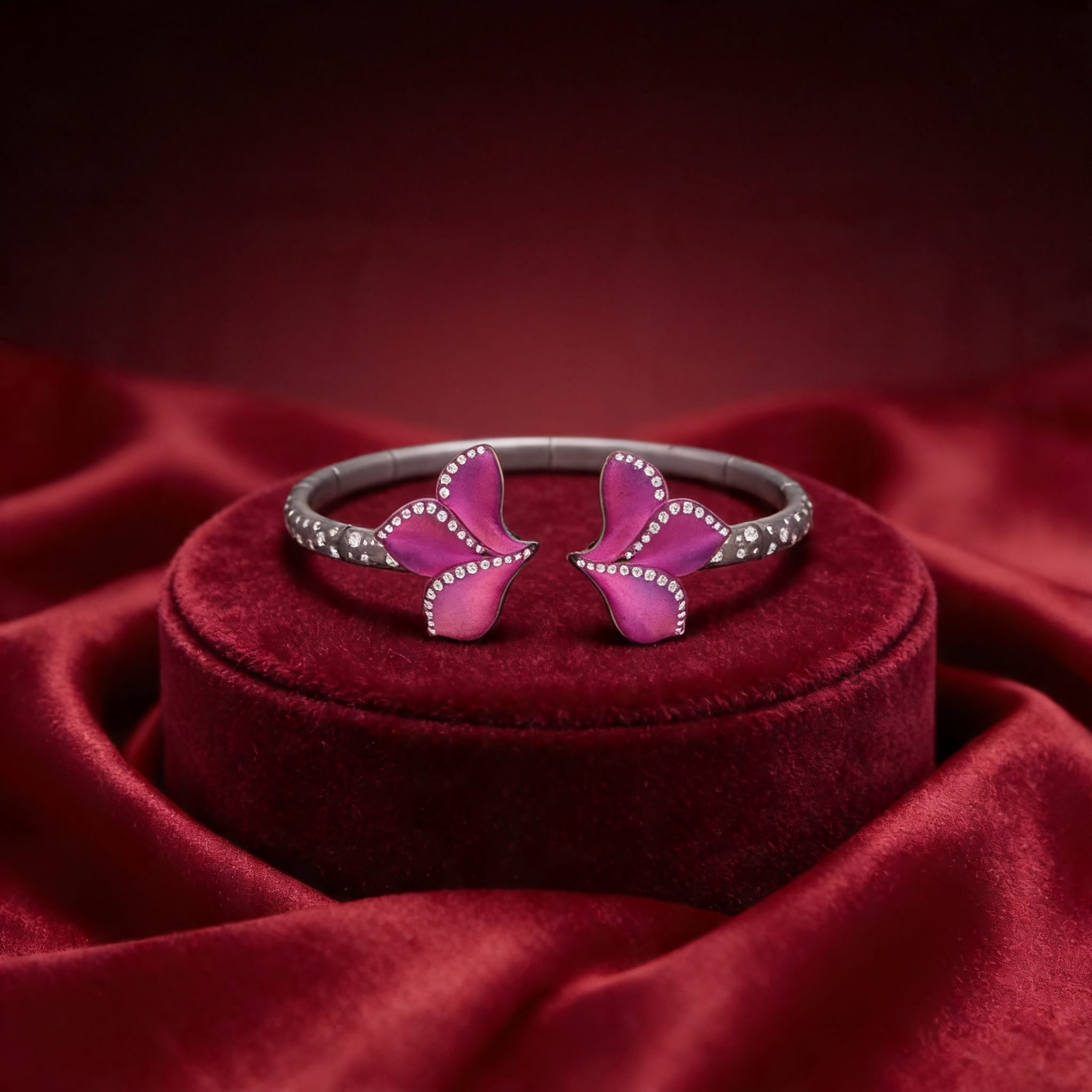 Titanium bracelet adorned with abstract floral bimetal motifs and diamonds