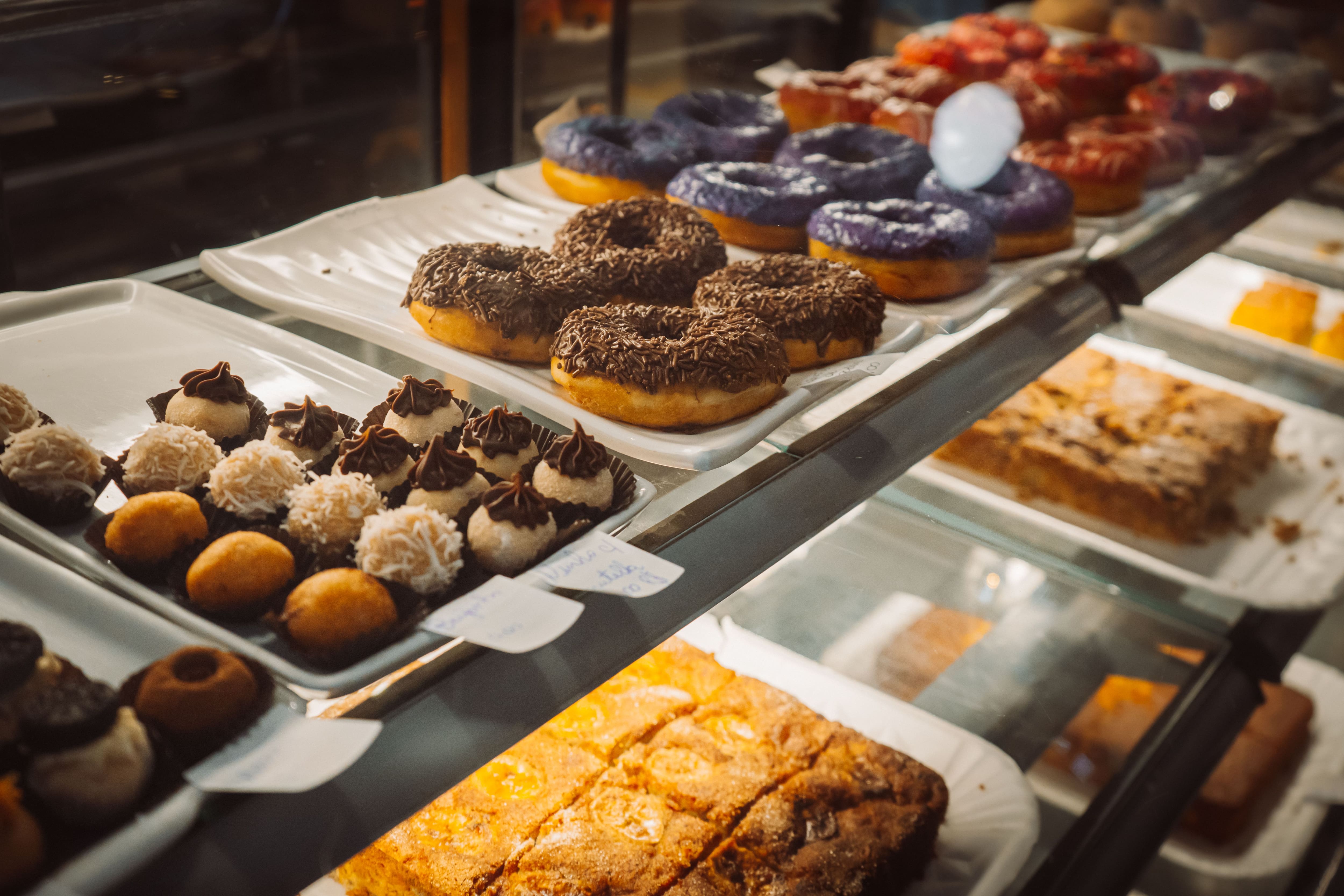 desserts, bakery, cakes, pastries, brownies, cookies, ice cream, cheesecake, tiramisu, cupcakes - A Dessert Lover's Guide to Noida's Bakeries - img1