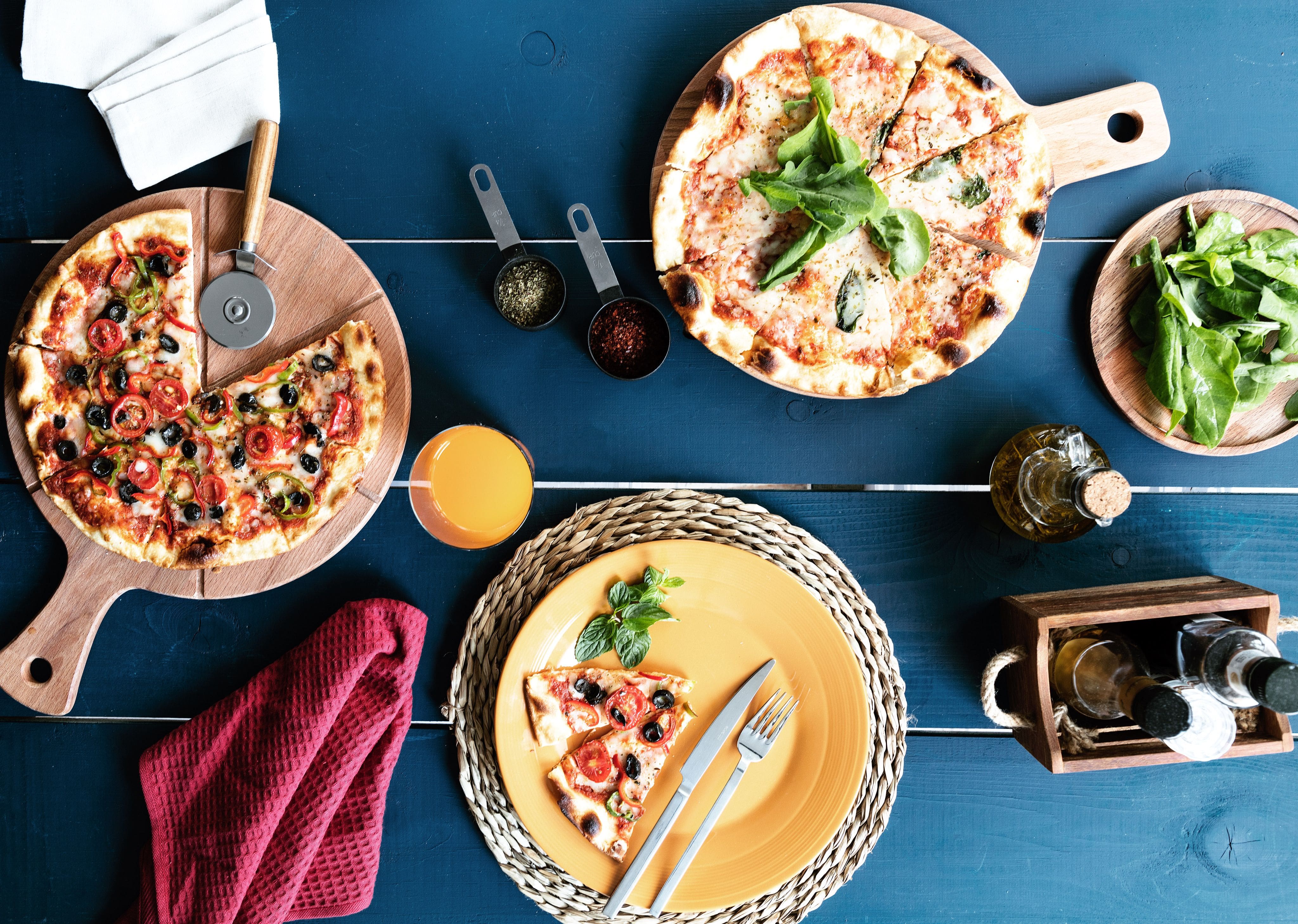 pizza, best pizza, pizza slice, pepperoni pizza, wood fired pizza, artisanal pizza, deep dish pizza, new york style pizza, pizza deals - Lunch-Time Pizza Stops Jaipur Swears By - img1