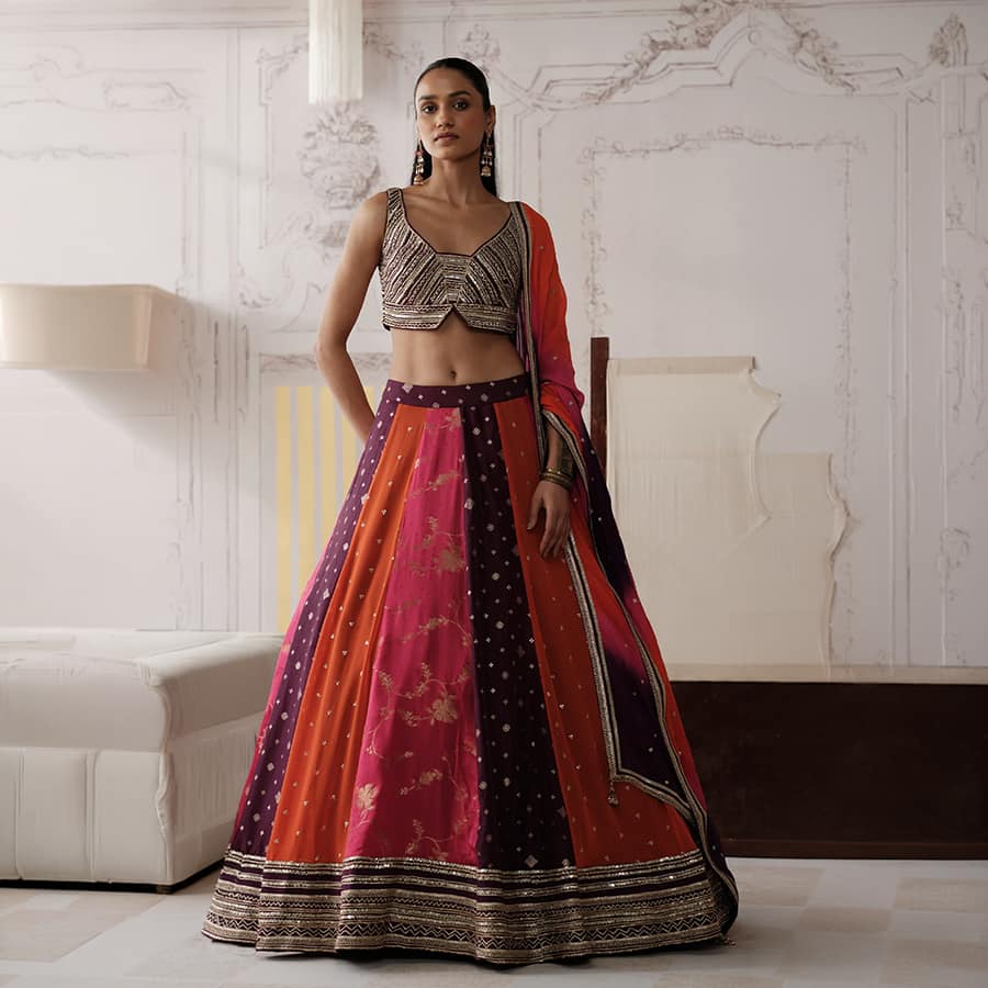 GULNAAR ROYALE EMBROIDERED LEHENGA SET