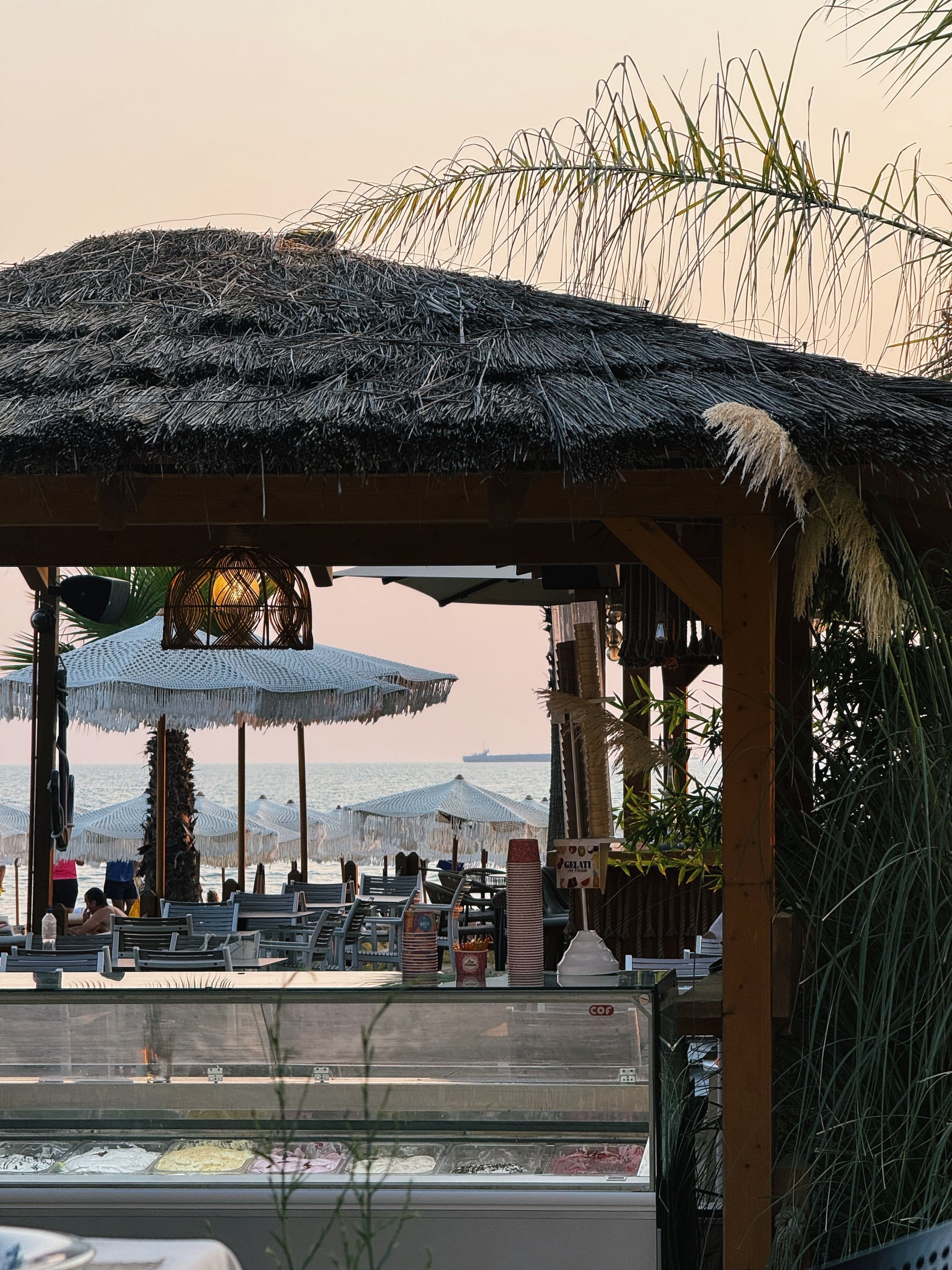 beach shacks, beer, beach bars, shack restaurants, seafood - Where to Grab a Beer by the Beach in Goa - img1