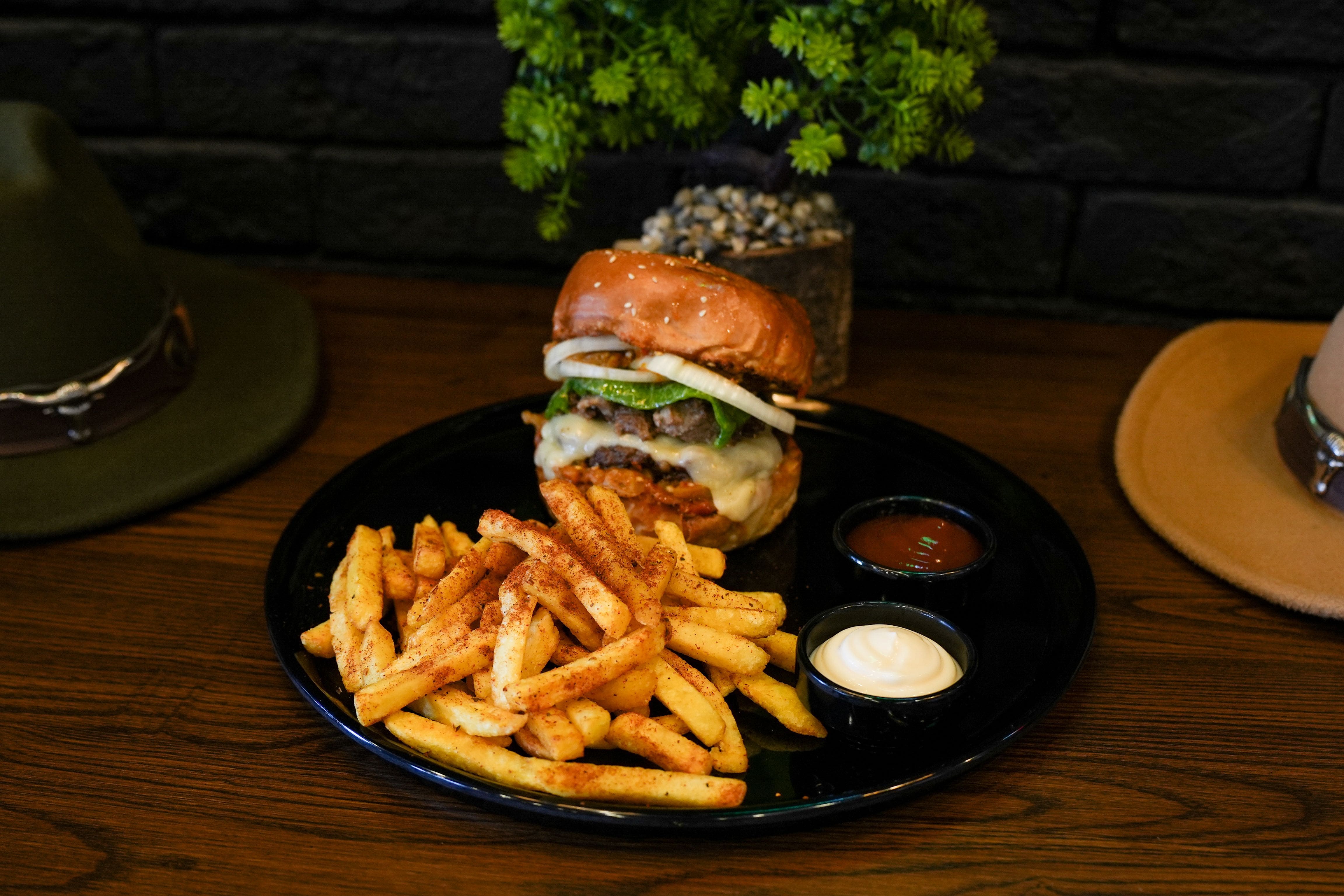 burger, burgers, burger joints, burger restaurants, gourmet burgers, smash burgers, chicken burgers, cheeseburgers, best burgers - A Guide to Explore Burger Spots Across Pune - img1