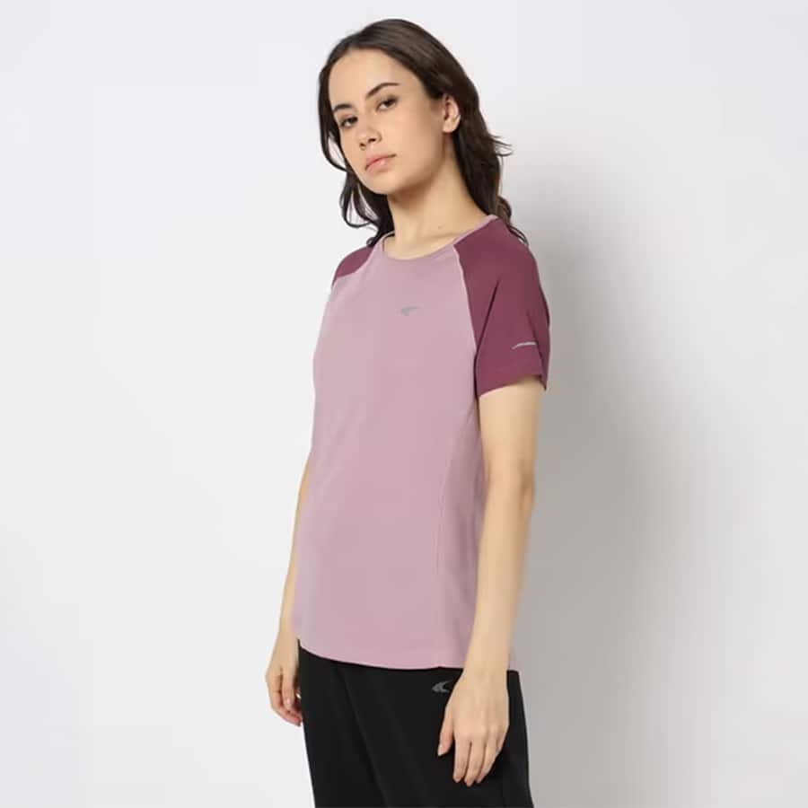 Women Colourblock Regular Fit Round-Neck T-Shirt