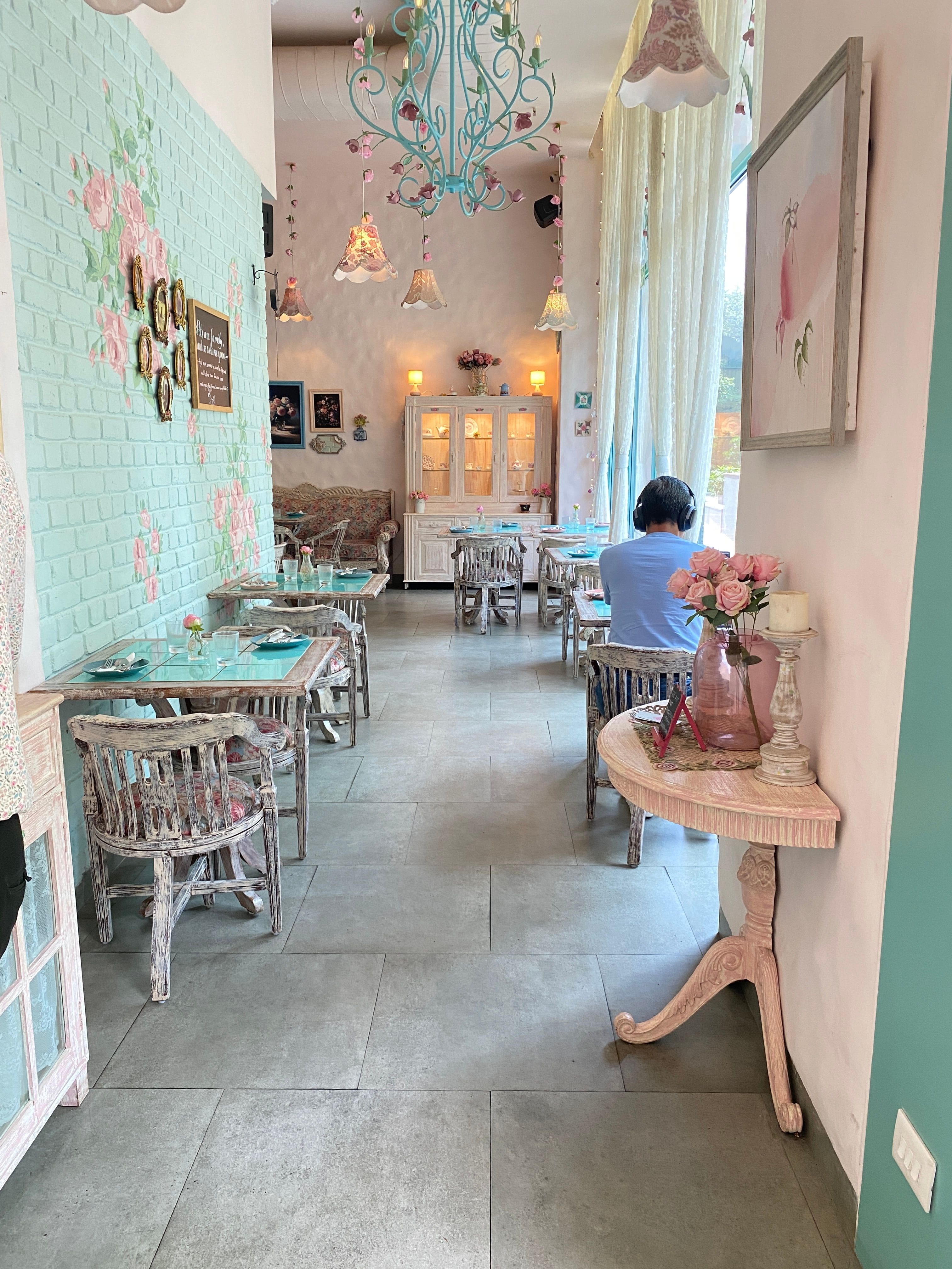 coffee places near me, cafe nearby, coffee house near me, cafes with wifi, coffee places - Ahmedabad Cafés Perfect for Laptops and Lattes - img1