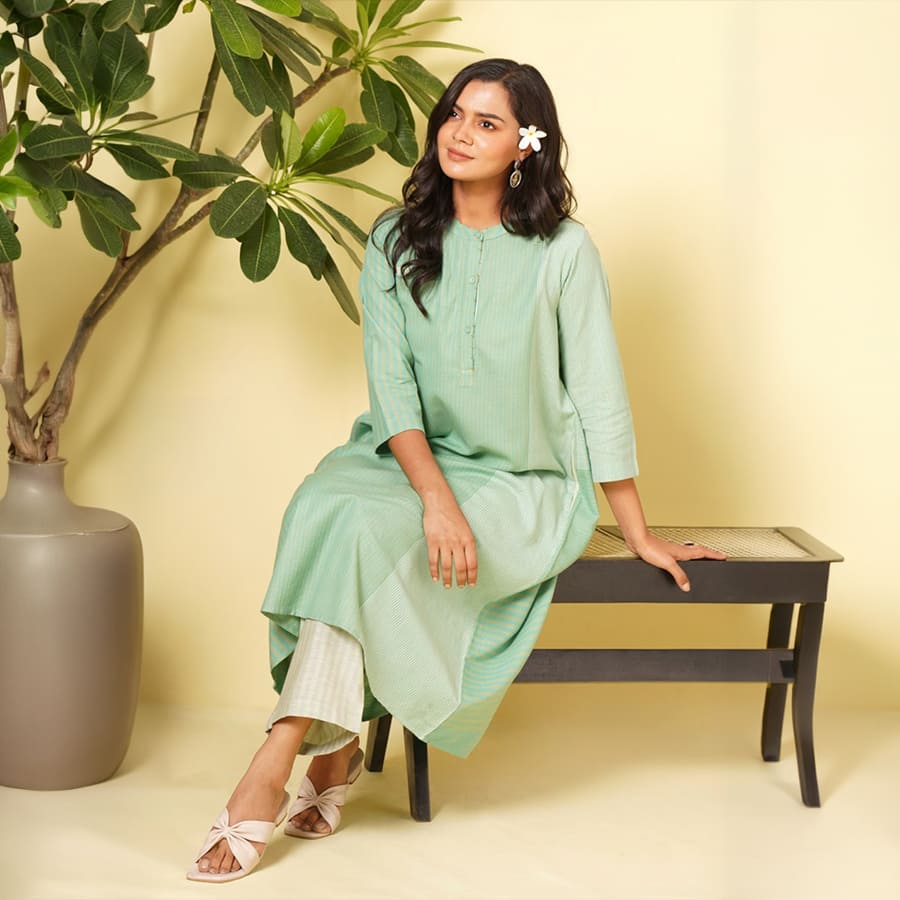Women Green Cotton Handloom Kurta with Pants