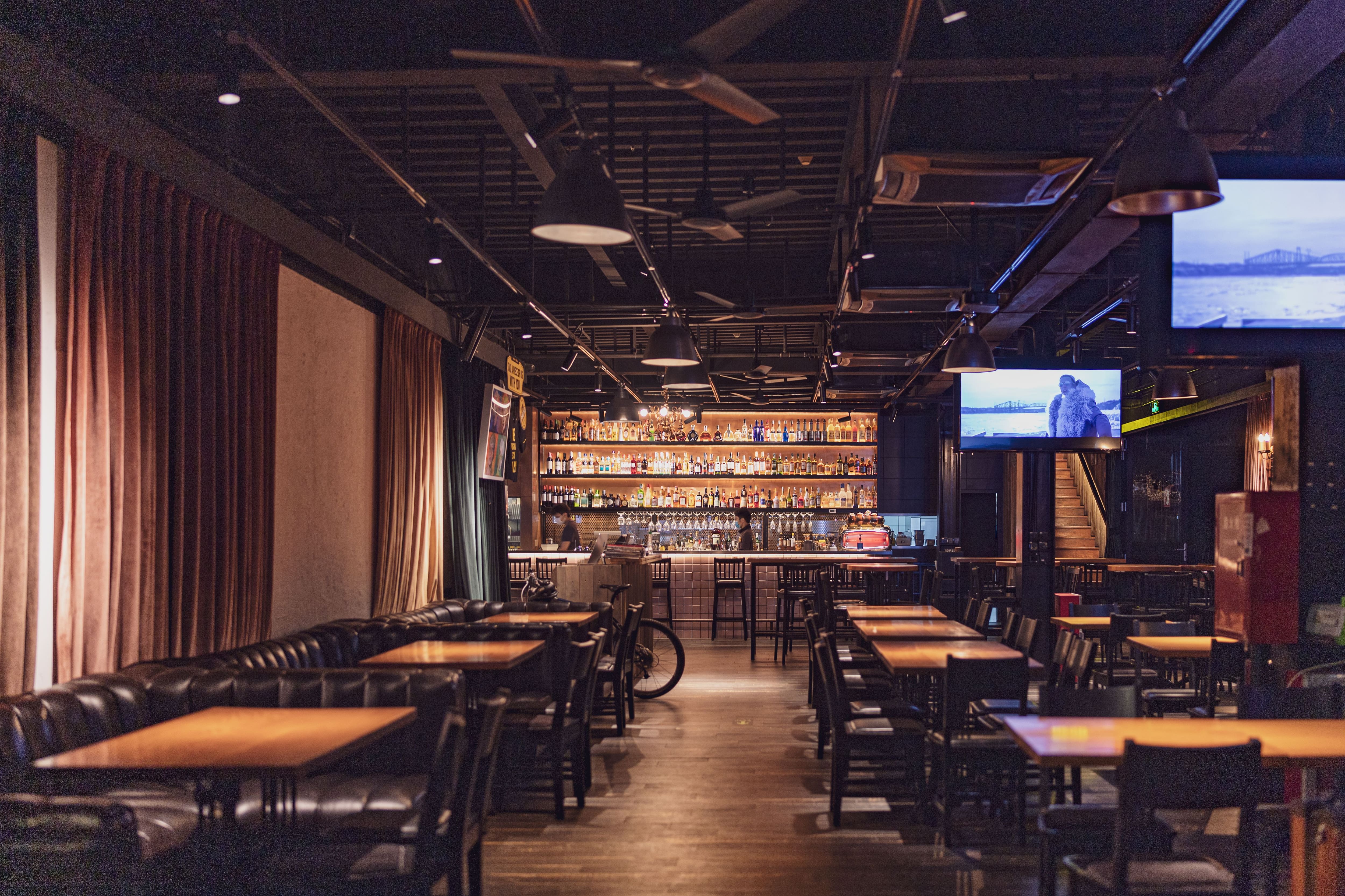 sports bars, sports pubs, sports bar and grill, live sports bars, pubs, bars - Kolkata Sports Bars Where Every Match Feels Like A Final - img1