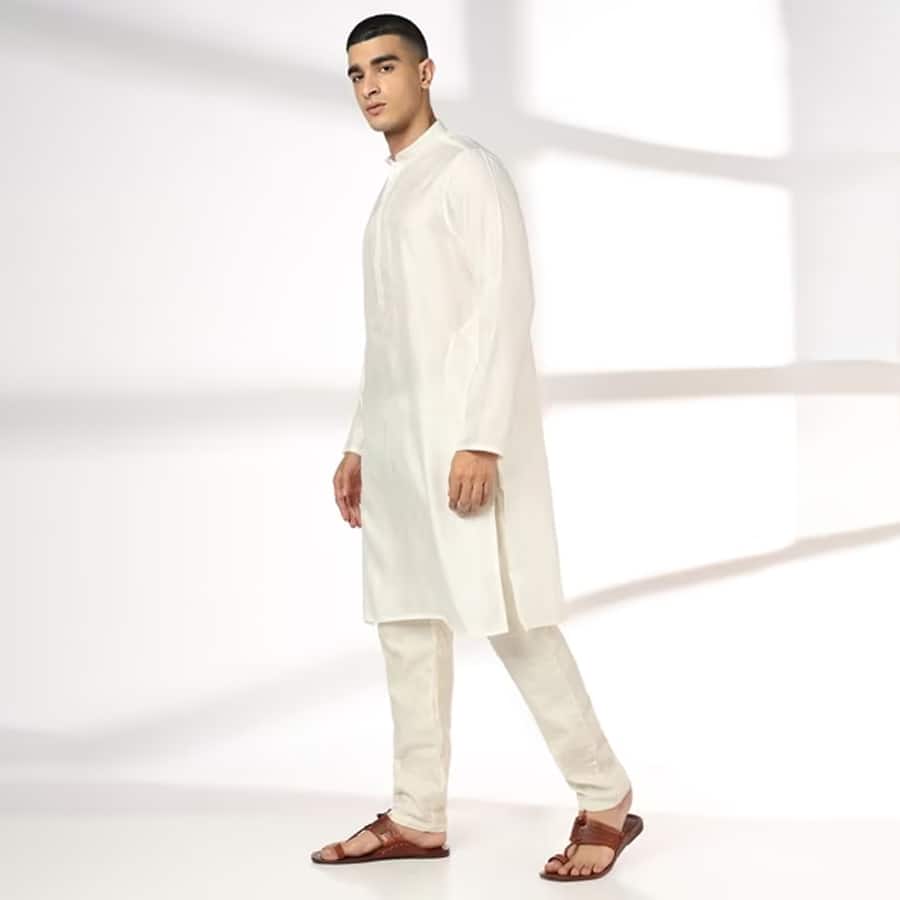 Men Embroidered Slim Fit Kurta
