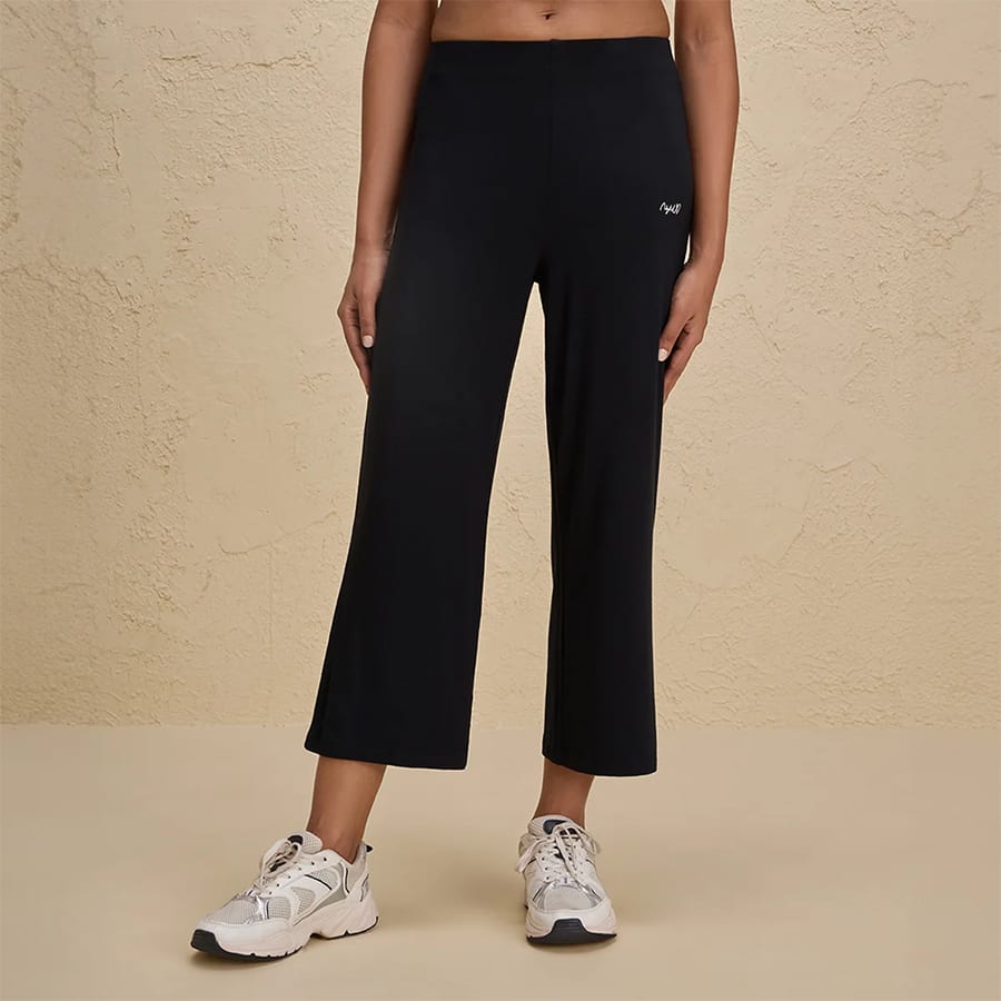 Nykd By Nykaa Summer Essential Super Soft and Comfy Modal Cropped Pants NYLE059 Jet Black
